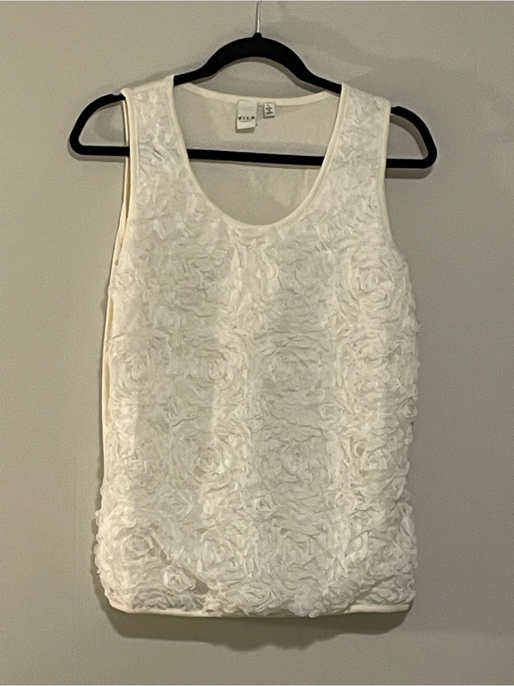 White Textured Rosette Sleeveless Camisole. Item # 11613